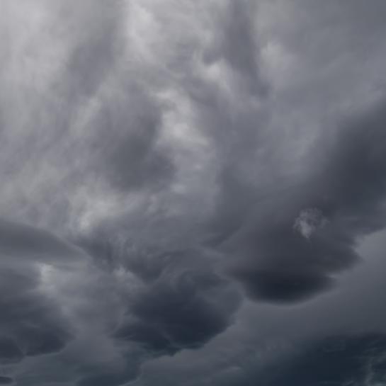 Een foto van donkere wolken